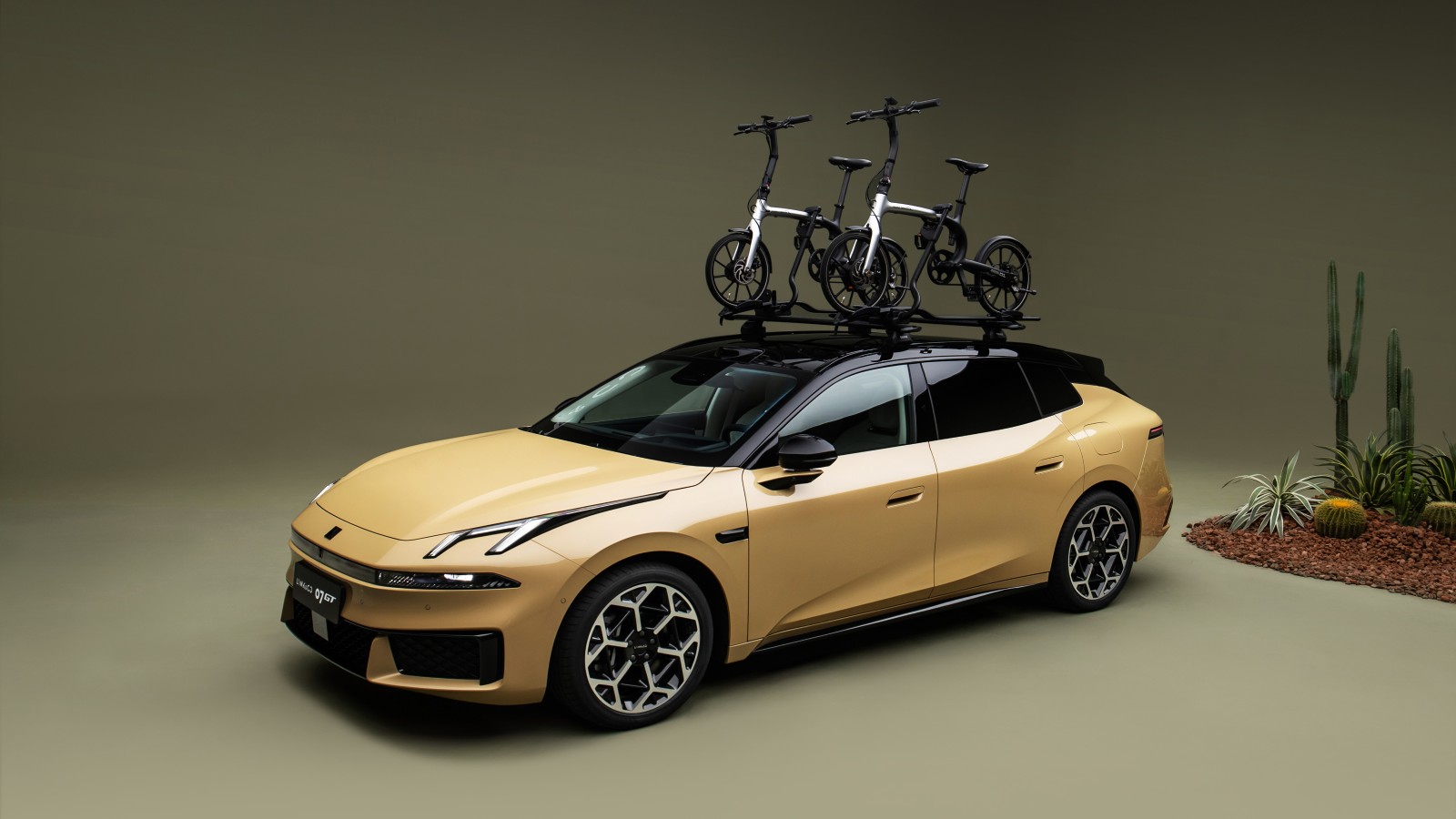 Lynk & Co Goes Long-Roof With a Chatty Dashboard Sidekick in Its First Wagon